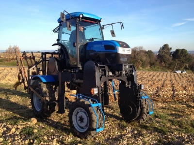 21366735273tracteur_enjambeur_mecanique_chateauneuf_du_papes_002_400