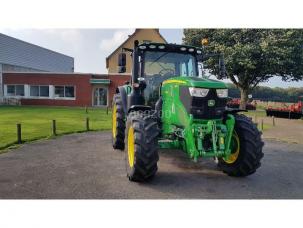 Tracteur agricole John Deere 6135R