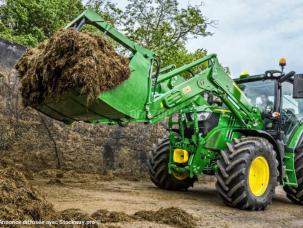 Tracteur agricole John Deere 6120R