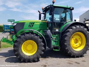 Tracteur agricole John Deere 6215R