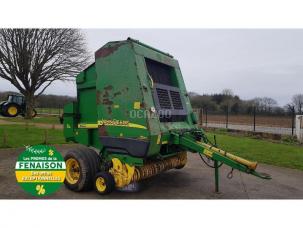 Presse à balles rondes John Deere 592