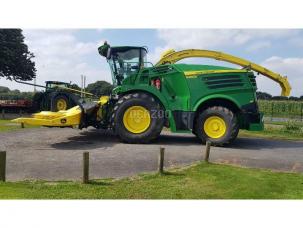 Ensileuse automotrice John Deere 8300