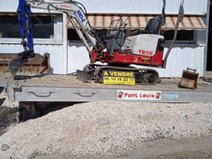 Mini-pelle Takeuchi TB108