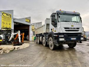 Benne basculante de chantier et de TP Iveco Camion bi-benne 8x4