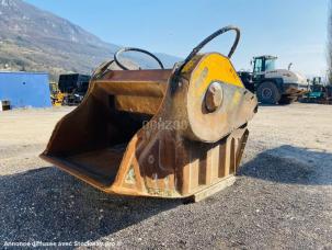 Curage rotatif MB BF120.4 S4 Godet concasseur pour pelle de 30T à 45T