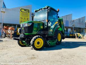 Micro tracteur John Deere 2038R avec plateau de coupe et bas de ramassage
