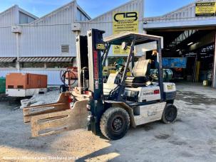 KOMATSU Chariot élévateur à gaz FG25T-11E (AVEC PINCE)