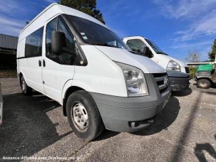 Fourgon avec parois et toit rigide Ford Transit