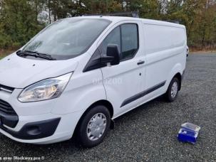Fourgon avec parois et toit rigide Ford Transit