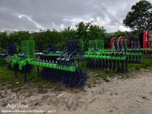 Déchaumeur nc Agrokalina Houes rotative désherbage mécanique 6.5m portée repliable