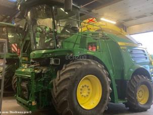 Ensileuse automotrice John Deere 8400i