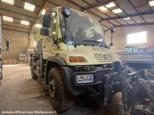 Benne basculante de chantier et de TP Mercedes Unimog