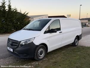 Fourgon avec parois et toit rigide Mercedes 110D
