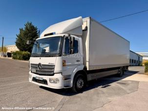 Fourgon avec parois et toit rigide Mercedes Atego
