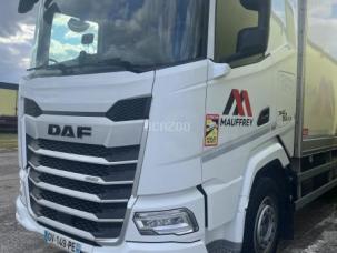 Fourgon avec parois et toit rigide DAF XF