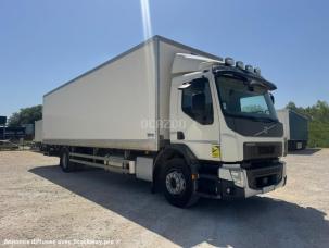 Fourgon avec parois et toit rigide Volvo FE