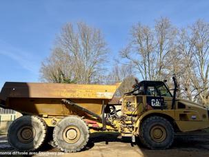 Tombereau articulé Caterpillar 735B
