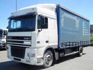 Fourgon bâché avec parois rigides DAF XF