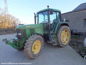 Tracteur agricole John Deere 6800
