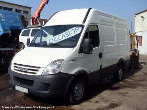 Fourgon avec parois et toit rigide Iveco Daily