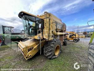 Moissonneuse-batteuse NEW HOLLAND TGX68