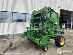 Presse à balles rondes John Deere 854 ROTOFLOW