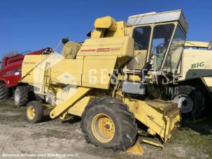 Moissonneuse-batteuse New Holland CLAYSON 1540