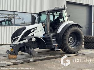 Tracteur agricole Valtra T215 VERSU