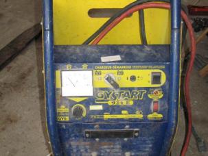 Chargeur démarreur automatique 12/24V GYSTART 924e