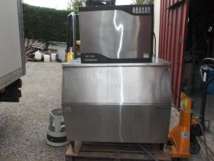 Machine à glaçons SCOTSMAN MV606 AS + bac de stockage FOLLETT L-650S