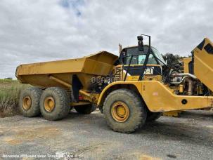 Tombereau articulé Caterpillar 740
