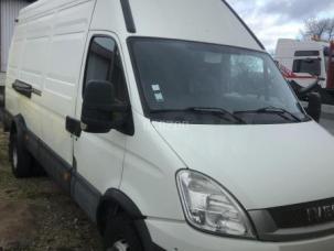 Fourgon avec parois et toit rigide Iveco Daily