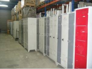 VESTIAIRES, CASIERS, ARMOIRES METAL.