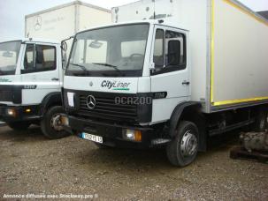 Fourgon avec parois et toit rigide Mercedes 1114