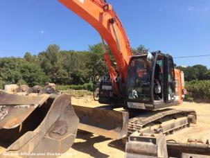 Pelle Hitachi ZX225US
