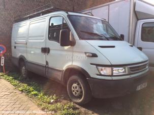 Fourgon avec parois et toit rigide Iveco Daily