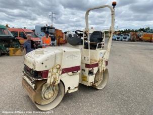 Compacteur tandem Caterpillar CB214E