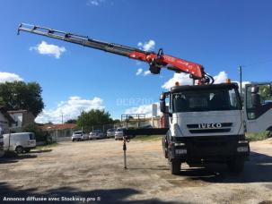 Pour semi-remorque Iveco Trakker