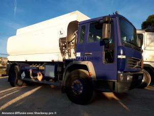 Citerne à hydrocarbures lourds Volvo FL6