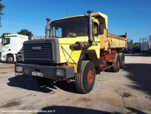 Benne basculante de chantier et de TP Iveco 330.30