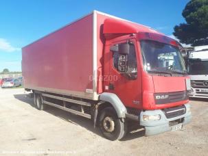 Fourgon avec parois et toit rigide DAF LF55