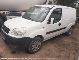 Fourgon avec parois et toit rigide Fiat DOBLO