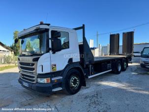 Porte-engins Scania P