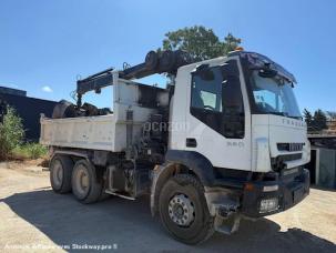 Benne basculante de chantier et de TP Iveco TRAKKER 360 GRUE HIAB