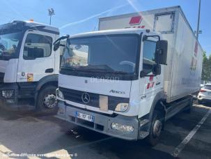 Fourgon avec parois et toit rigide Mercedes Atego