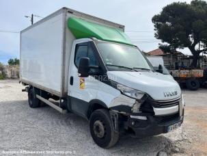 Fourgon avec parois et toit rigide Iveco Daily