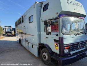 Fourgon avec parois et toit rigide Renault Midlum