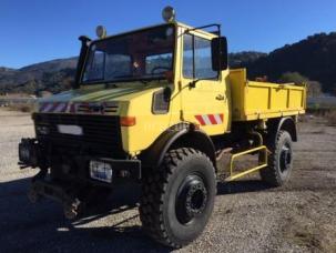 Benne basculante de chantier et de TP Mercedes-Benz Unimog