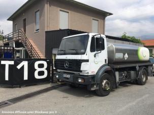 Citerne à hydrocarbures lourds Mercedes-Benz 1824