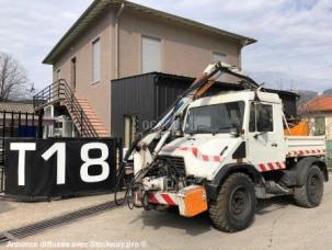 Benne basculante de chantier et de TP Mercedes Unimog